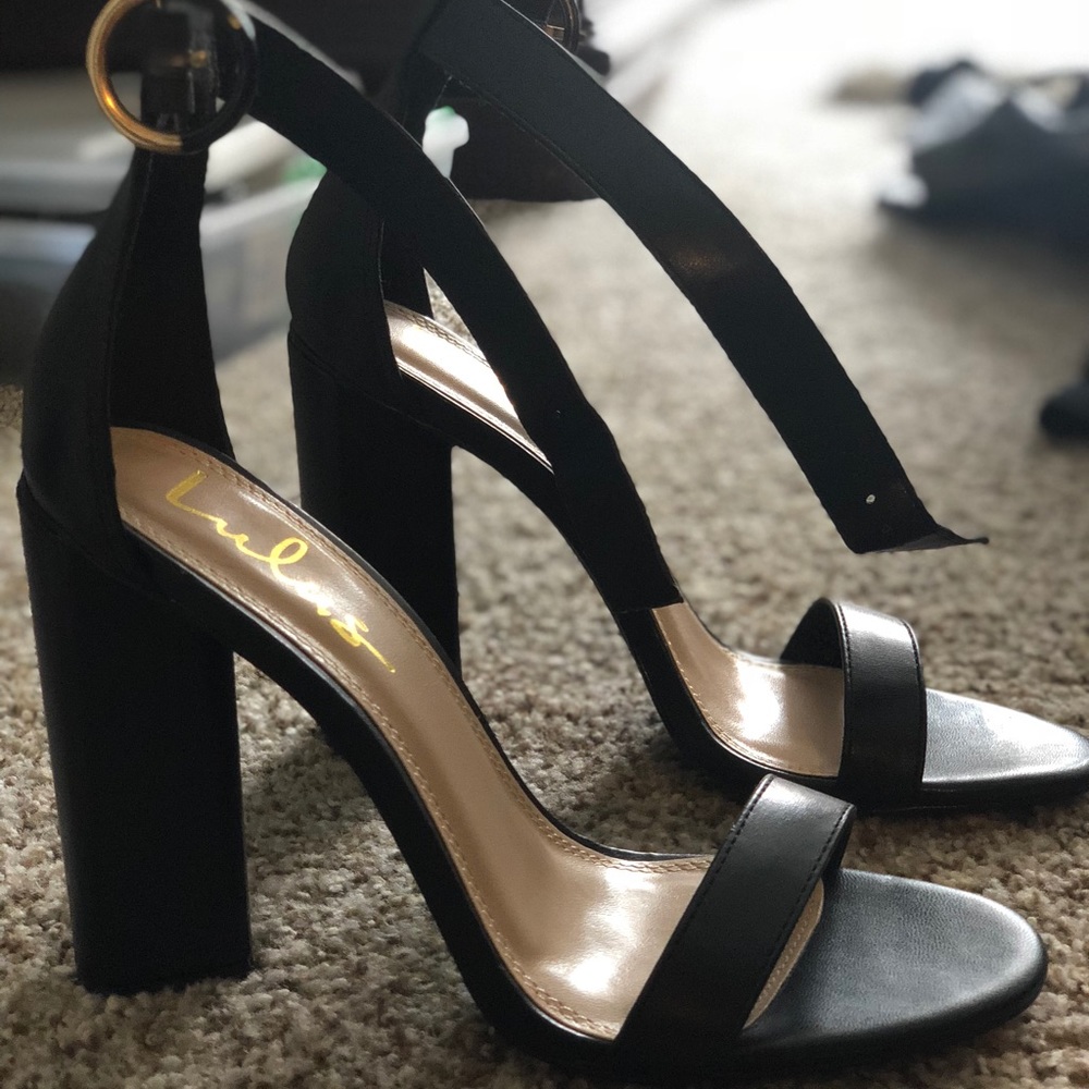 Black lulus block heel